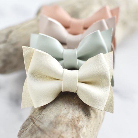 Girls Faux Leather Bow Hair Clips Set of 4 - Picture 2 of 4